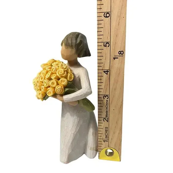 Willow Tree Figurine - Girl Holding Yellow Roses Demdaco 2015 Susan Lordi - Picture 3 of 4